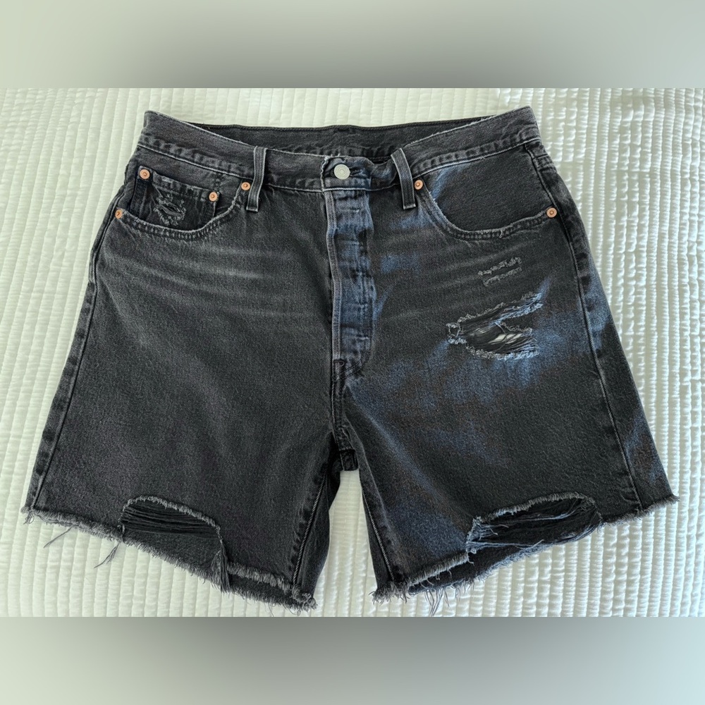 Levi's Women's 501 Mid Thigh Shorts Size 34 - Picture 4 of 6